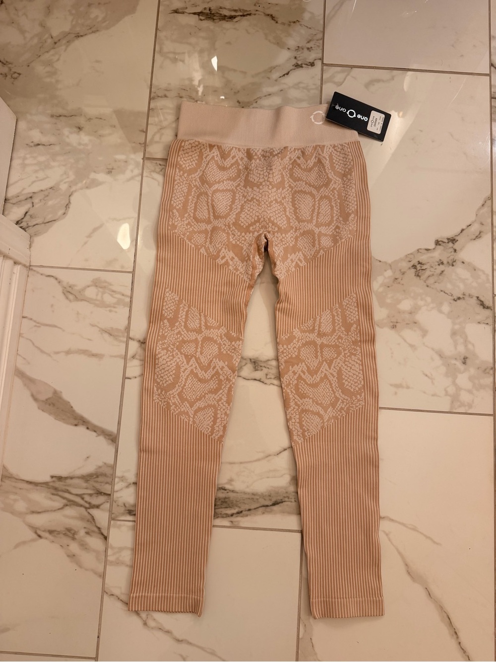 Seamless Snake-Pattern Kids Leggings in Blush